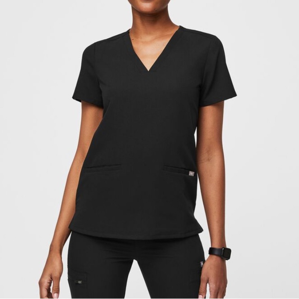 Figs Casma Three-Pocket Scrub Top in Black